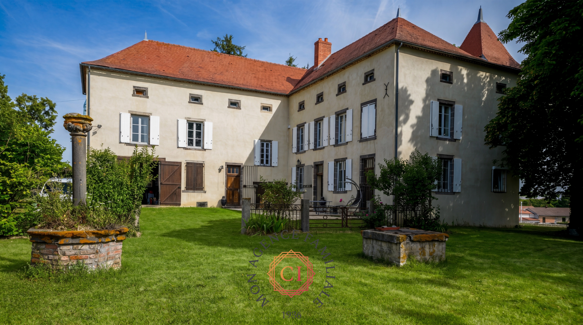 Propriété d'exception avec château, maison indépendante et p